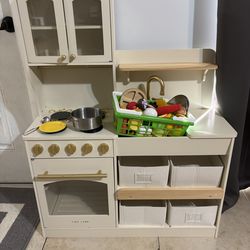 Play kitchen barely used