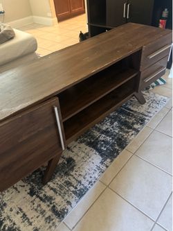 Used entertainment table