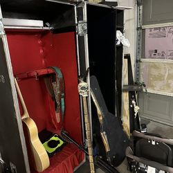 2 Guitar Vaults 
