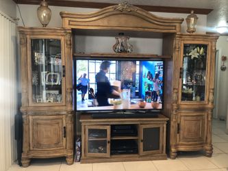 Wood wall unit perfect condition