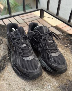 New balance 740. Size US 9