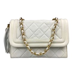 CHANEL Bag Shoulder bag White Leather Chain shoulder Matelasse 1093801 A  for Sale in Los Angeles, CA - OfferUp