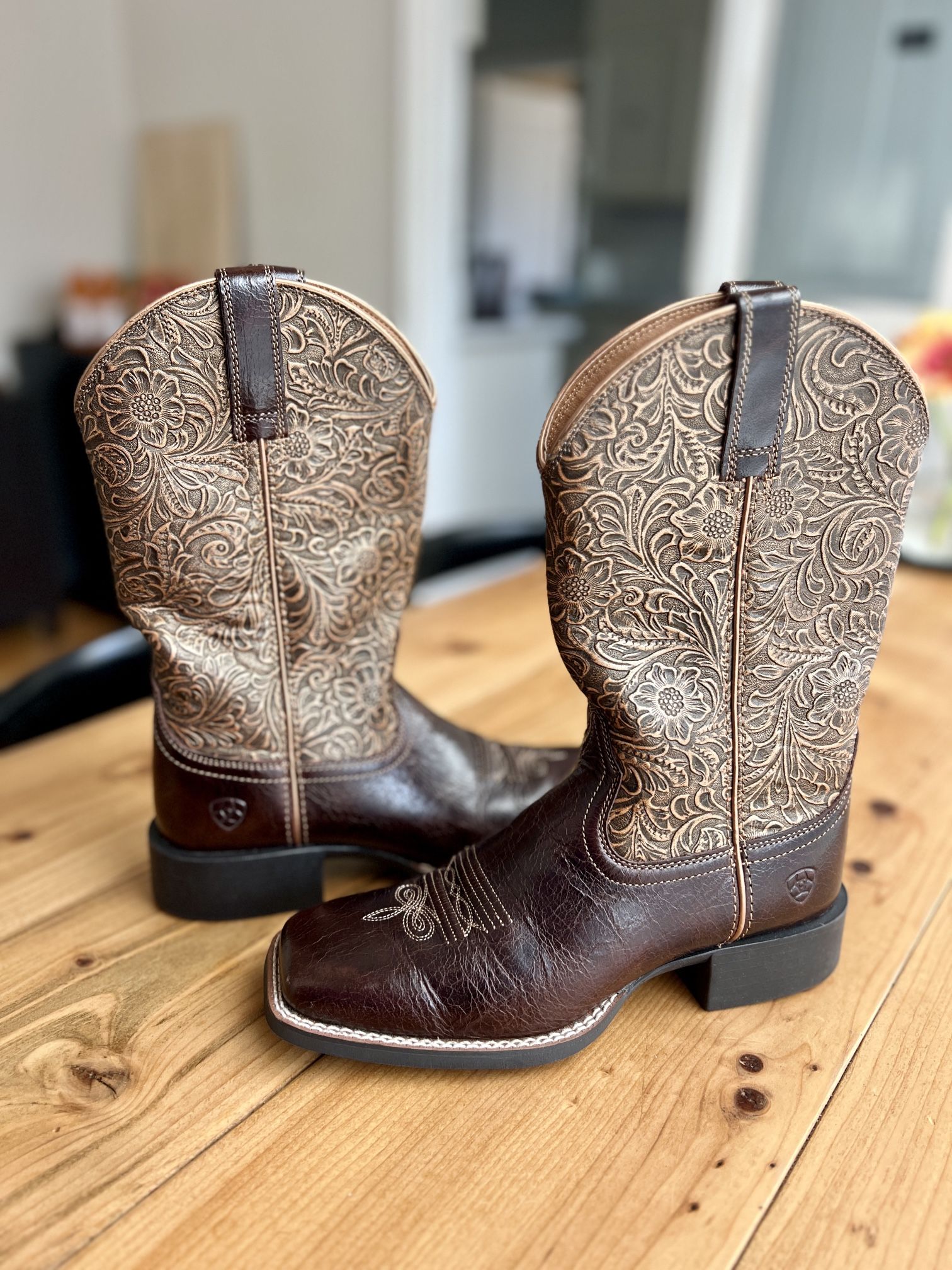 Ariat Leather Round Up Wide Square Tie Western Boots Size 7.5