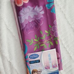 Room darkening drapery panel Frozen