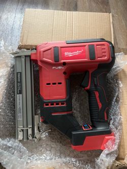 Milwaukee M18 FUEL Brushless 2-in-1 Brad Nailer