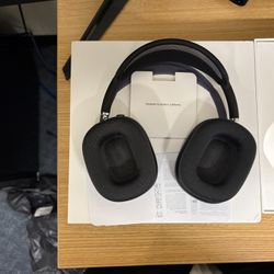 Black AirPods Max 