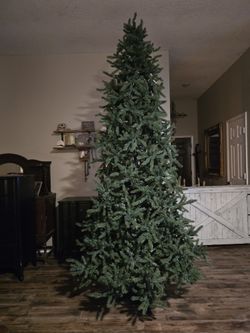 9 Ft Christmas Tree READ INFO 