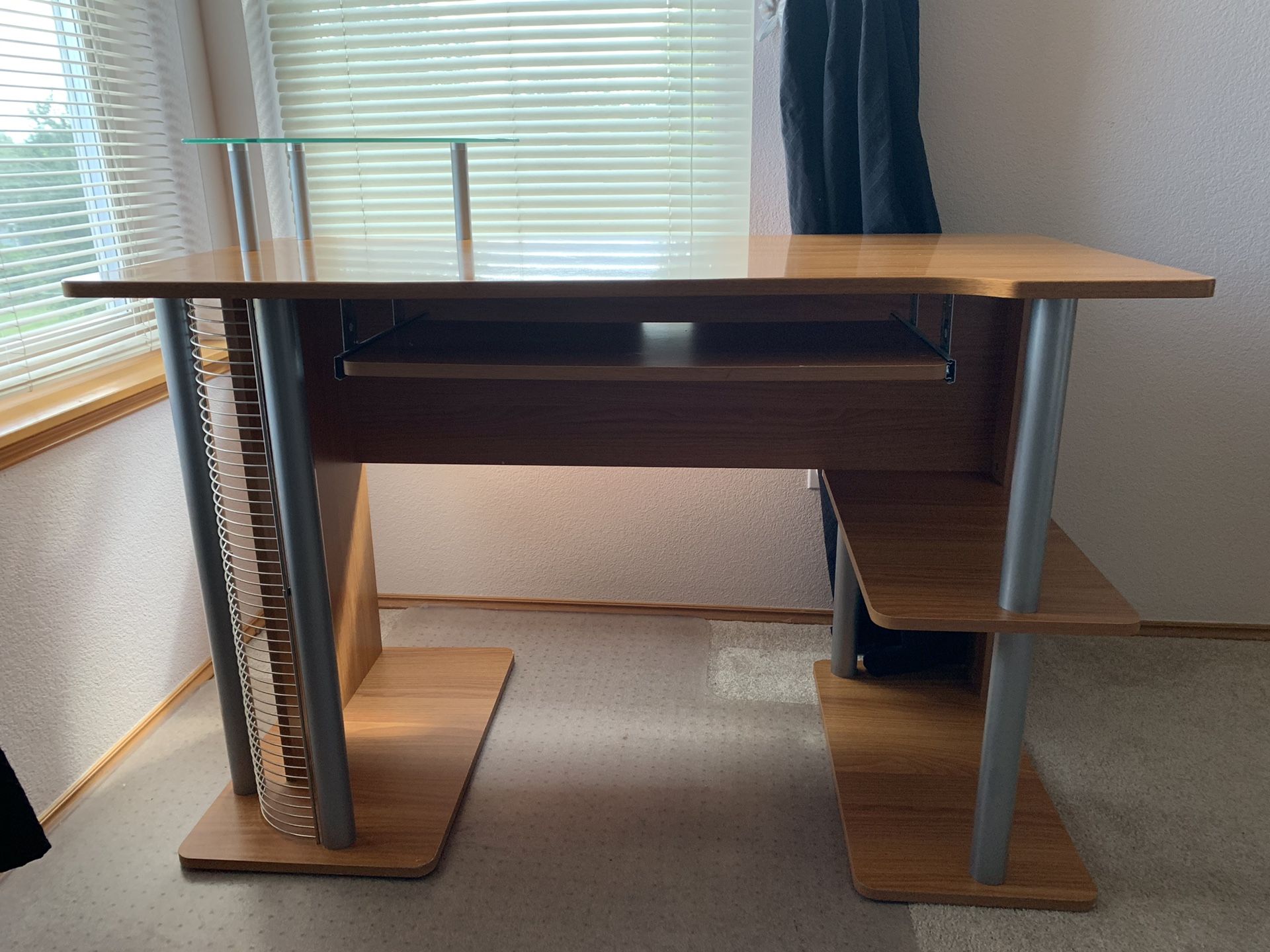 Computer desk with keyboard tray in good condition