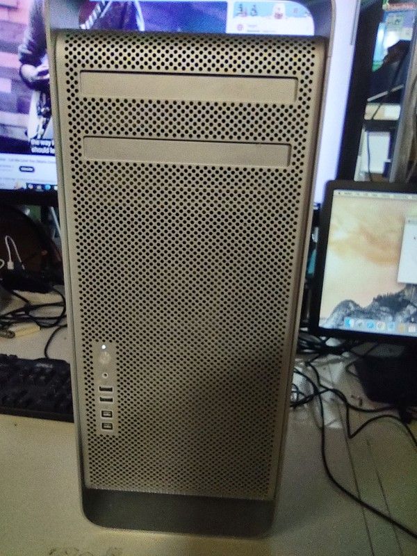 Mac Pro A1289 Server + 46" Monitor