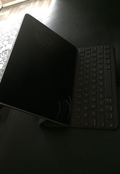 iPad 64 GB keyboard is extra