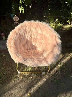 Modern Furry Pink Foldable Chair