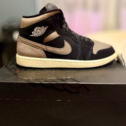 Jordan 1 Mid SE Olive Grey