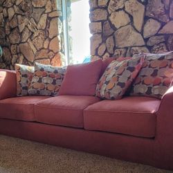 Beautiful and in great condition couch!