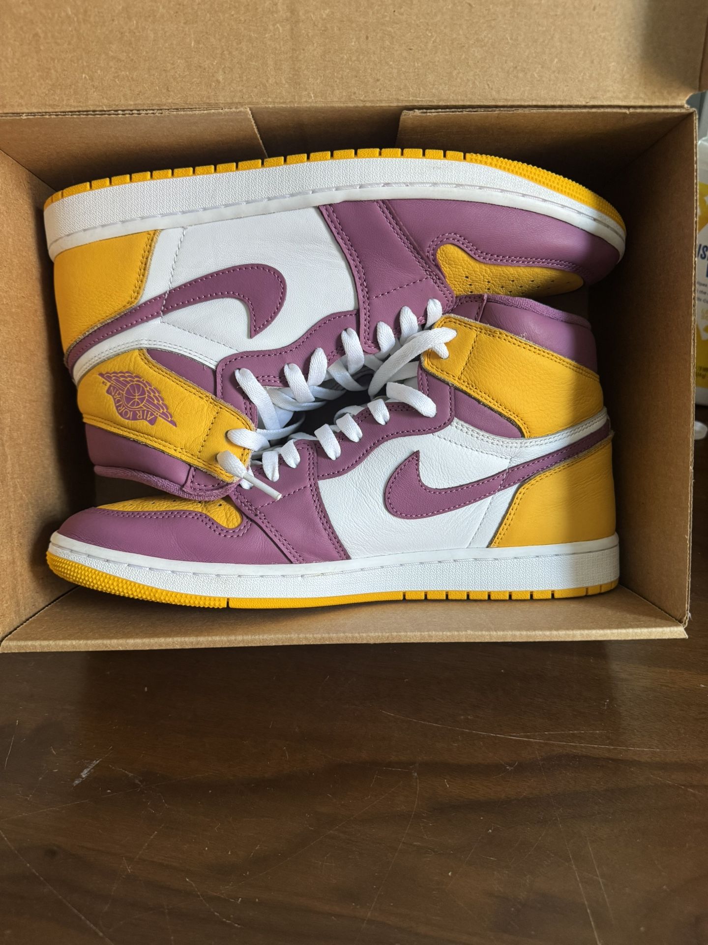 Air Jordan 1 Brotherhood