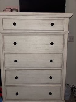 ✨ White Farmhouse Dresser + Matching Nightstand Set – $225 Or best offer✨