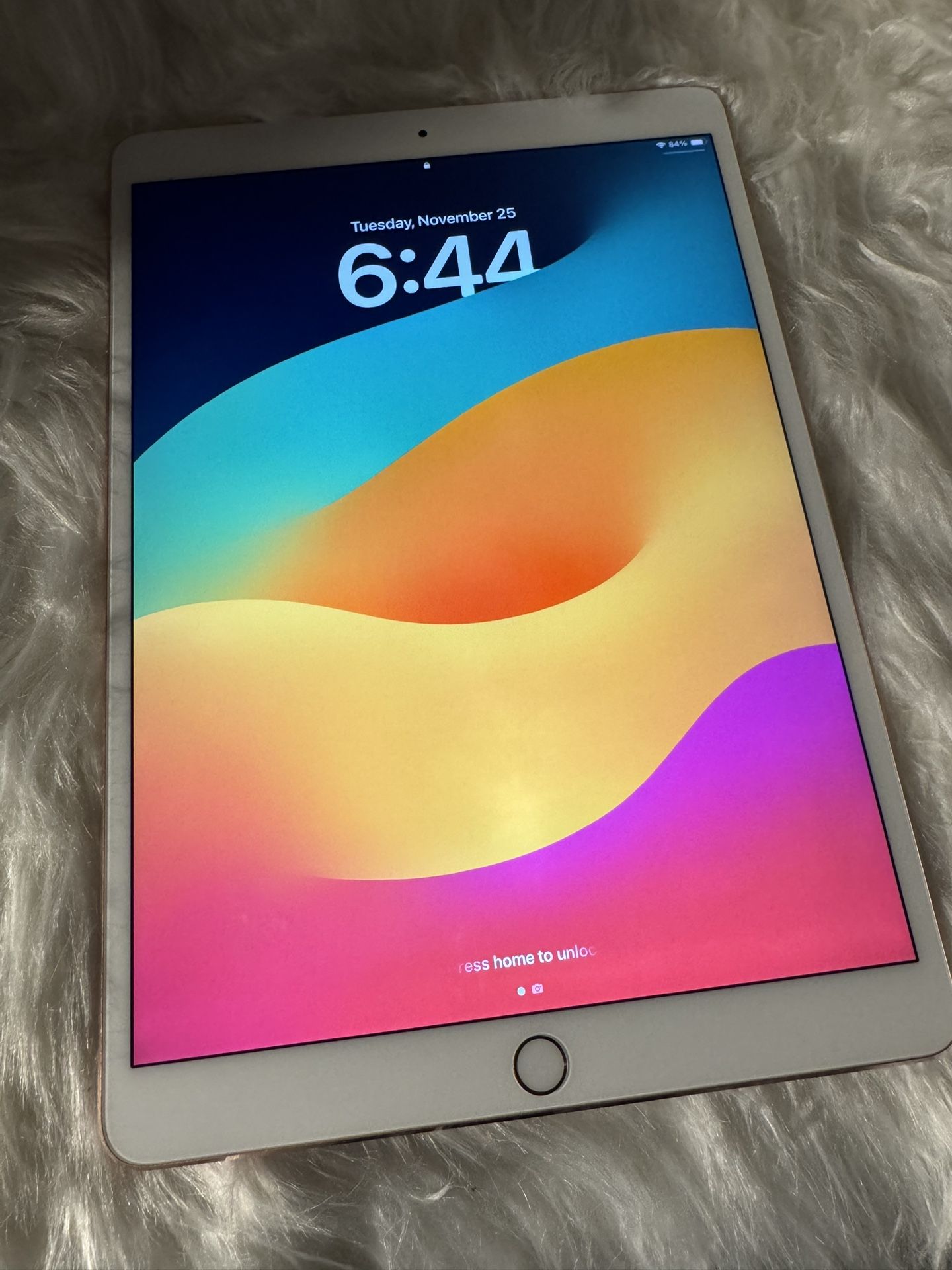 Apple iPad Pro 10.5 inch 256GB Wifi only ROSE GOLD with charger and cord