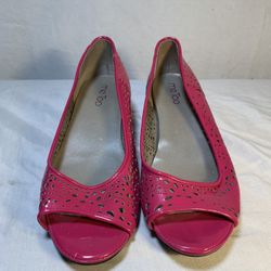 Me Too Hot Pink Perforated Faux Leather Wedge Heels Open-Toe Sandals Size 8