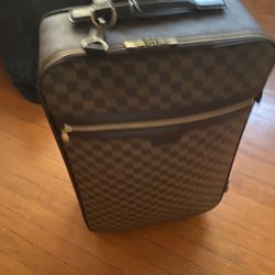Authentic Louis Vuitton Luggage 
