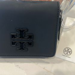 New Tory Burch BRITTEN Matte Black PU BiFold Bi Fold Wallet 