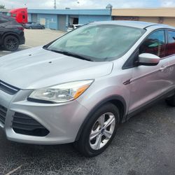 2014 Ford Escape Runs Perfect!  Finance With $1000 Down