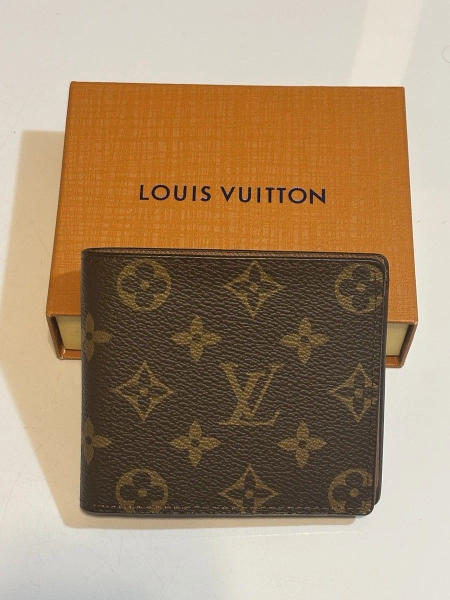 Louis Vuitton Men's Wallet Brown