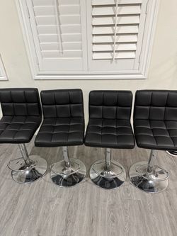 Set of 4 Black Tufted Bar Stools