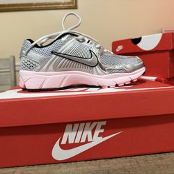 Nike Zoom Comería Silver/Pink – Size 8 Women / 6.5 Men – Brand New With Box