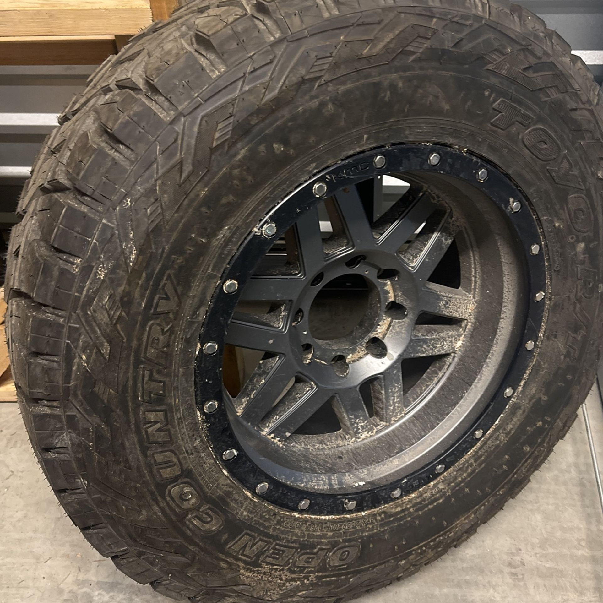 New Never Used TOYO RT OPEN COUNTRY 37”/12.50/20” Rim And Tire Ford F-250 8 Lug KMC RIM