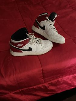 Jordan 1’s Mid  DEADSTOCK 
