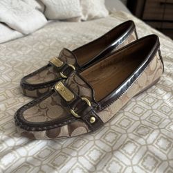 COACH Designer Flats Size 7B – Beautiful Outside, Needs Interior Fix 