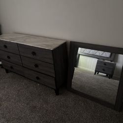 Serious Inquiries Only Bed Set Never Been Used 2023 Smart Tv