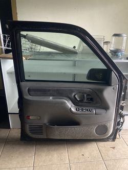 88-99  (4) Obs Doors  W/interior & Right Fender  (OBO)