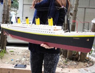 RARE! Remote Control Titanic Cruise Ship Model 1/325 Scale