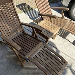 Set of 2 Teak Steamer Chairs and Square Side table  Located in concord  Recently cleaned, sanded and teak oiled Teak wood is heavy and sturdy  No dama