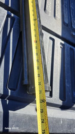 Insignia 75" Tripod Projector Screen