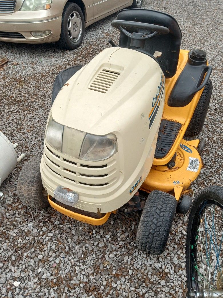 Cub Cadet Riding Mower 