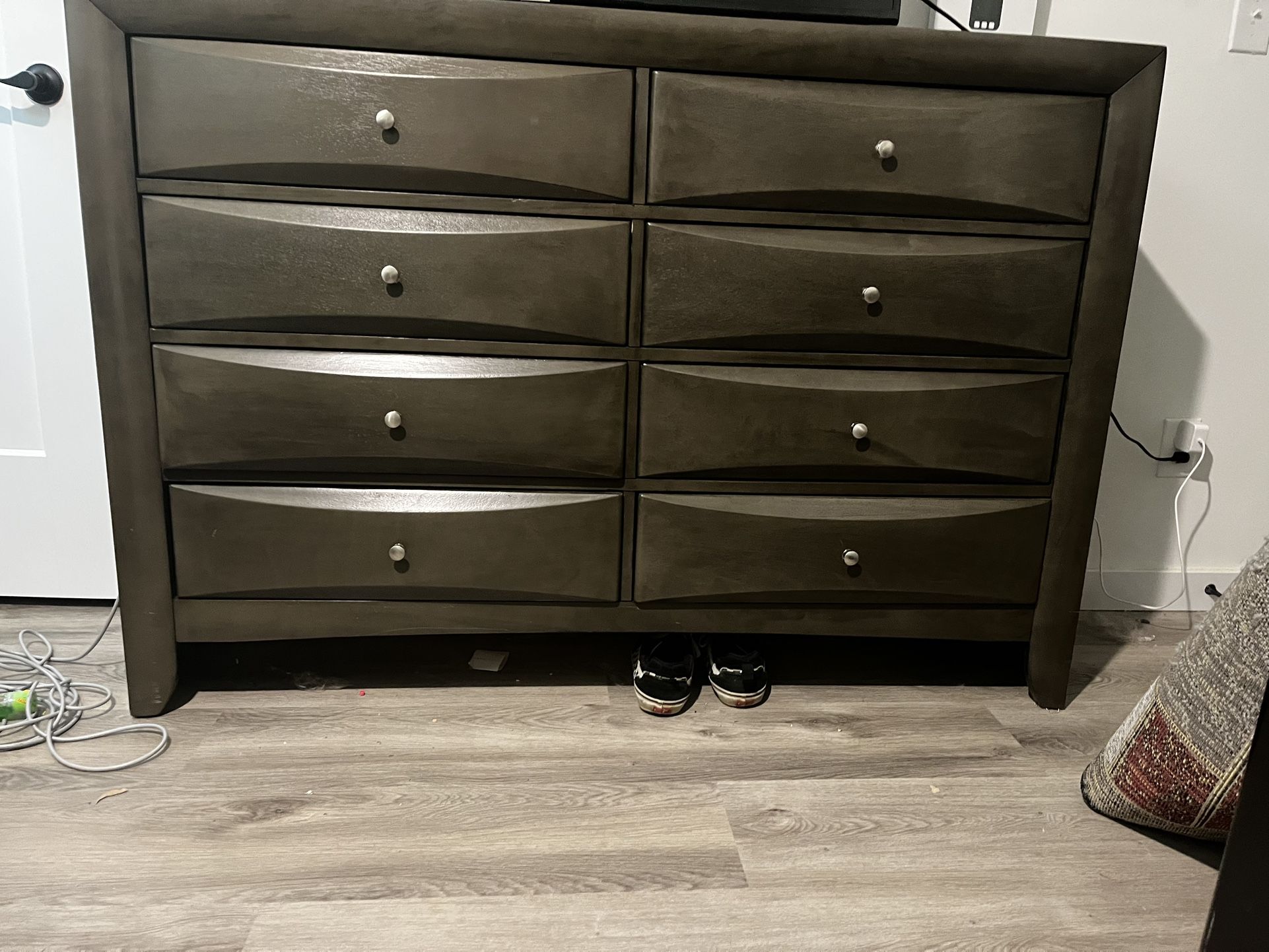 Dresser with attachable mirror