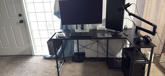 Gaming Setup w HP Omen Monitor/ Samsung 4k 240hz monitor, Shure Mic, Elgato Webcam & Alienware r16
