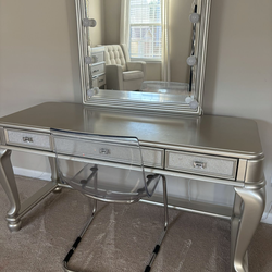 Elegant Vanity set