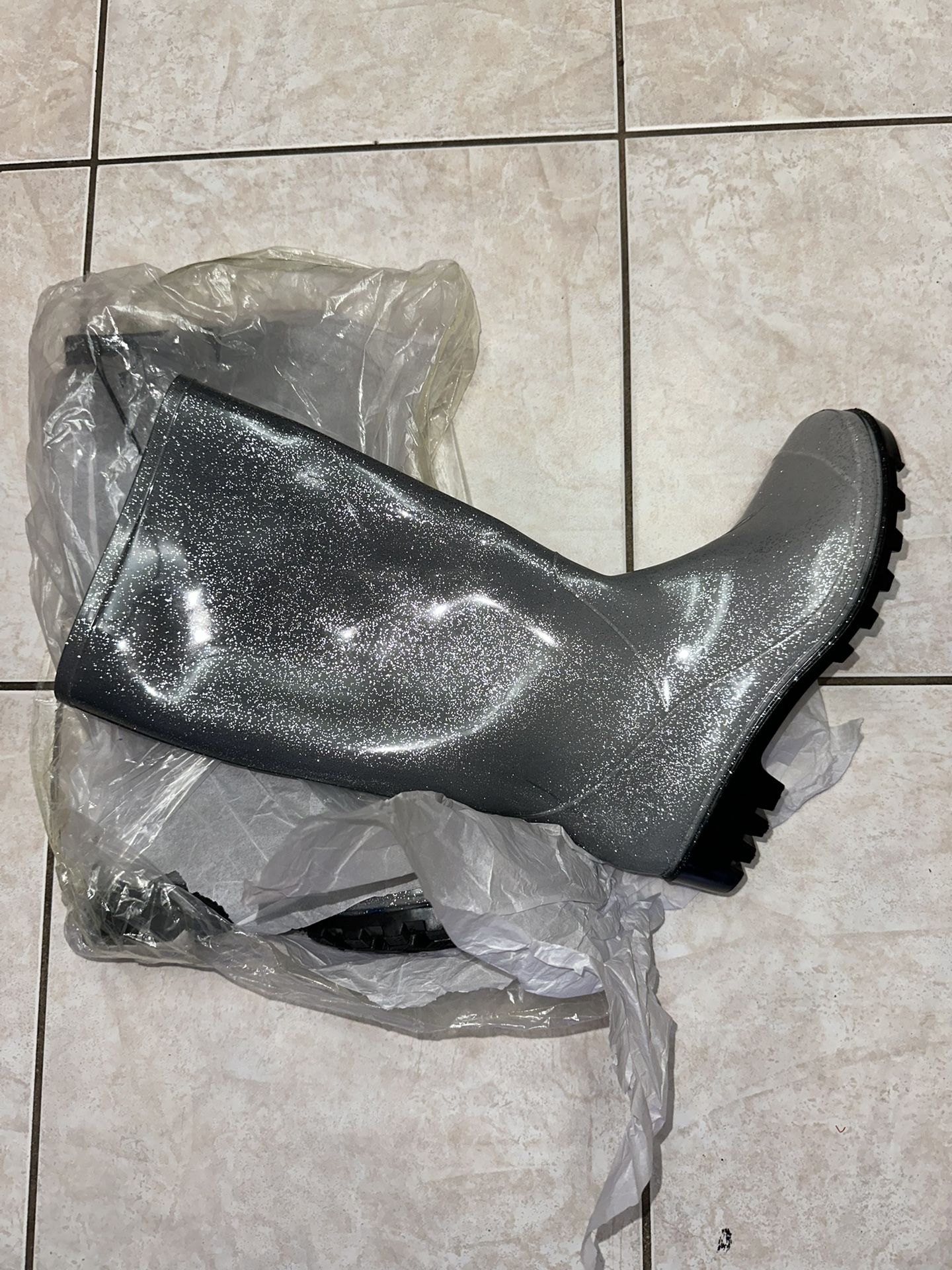 BRAND NEW SIZE 7 Women’s Glitter Rain Boots $20