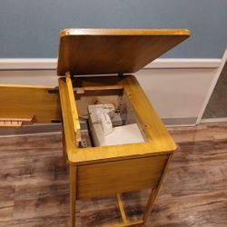 Sewing machine it works really good it's a classic obo best offer