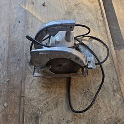 
+2
This is a vintage Craftsman 6 1/2 inch industrial circular hand saw, model number 336.27963. 