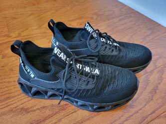 Mens Size 9.5 Black Athletic Shoes