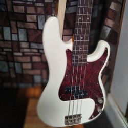 Squier Fender Precision Bass