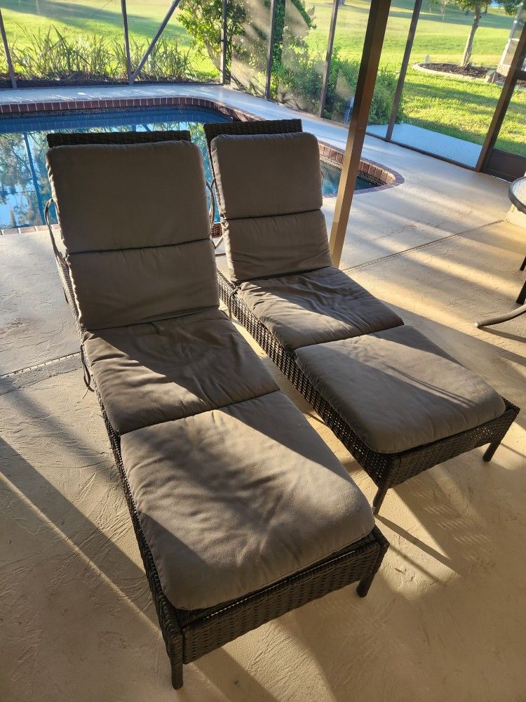 Chase Lounge Chairs 