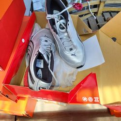 Man's Puma Shoes 