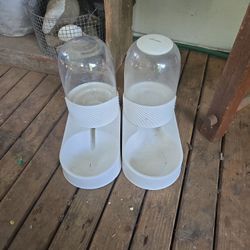 Pet Feeder/Waterer