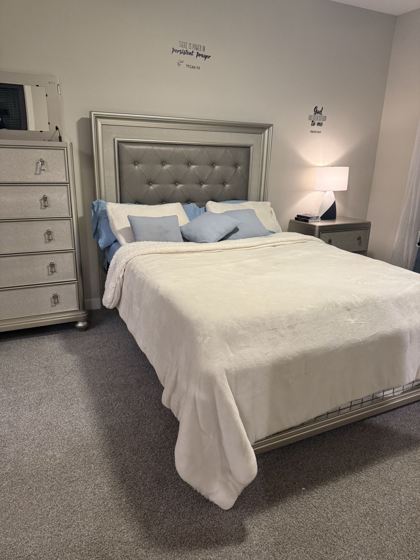 Queen Bedroom Set with Memory Foam Mattress 