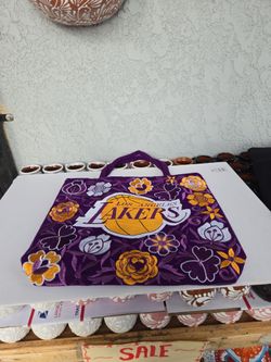 Bolso LAKERS ($35)tel (contact info removed)