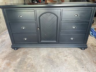 3-Piece Bedroom Set – Dresser, Mirror & Nightstand
